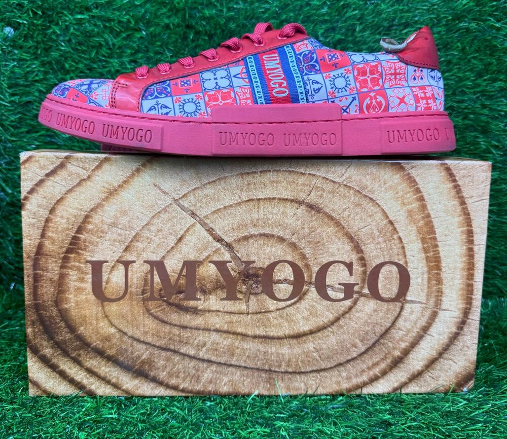 UMYOGO Mens EU 46 USA 12 Red Blue Geometric Graphic Print Low Top Sneakers